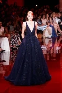 فساتين بالازرق ايلي صعب 2014 خريف وشتاء 